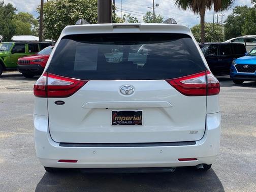 2018 Toyota Sienna XLE Premium
