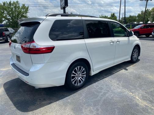 2018 Toyota Sienna XLE Premium