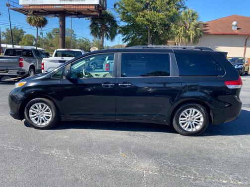 2012 Toyota Sienna XLE