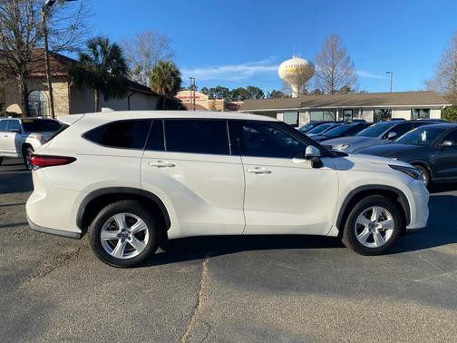 2020 Toyota Highlander LE