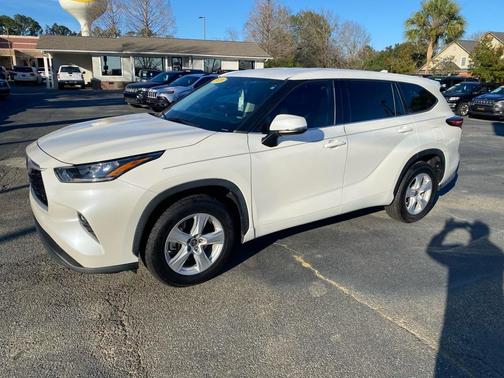 2020 Toyota Highlander LE
