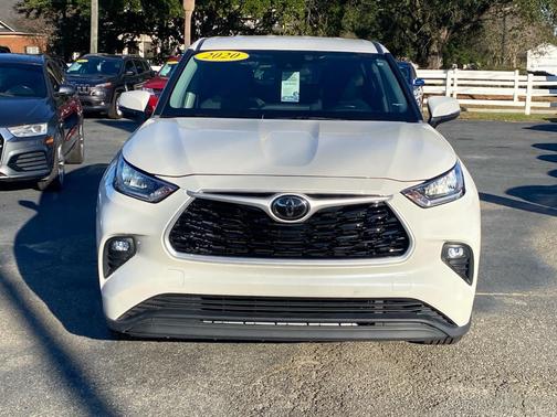 2020 Toyota Highlander LE