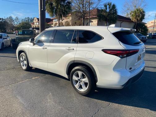 2020 Toyota Highlander LE