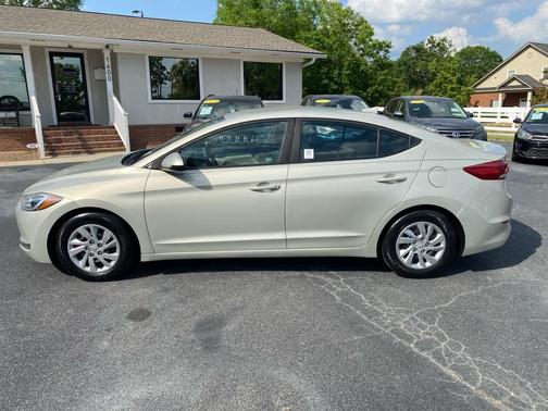 2017 Hyundai ELANTRA SE