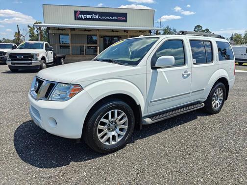 2011 Nissan Pathfinder LE