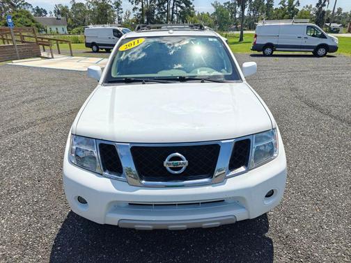 2011 Nissan Pathfinder LE