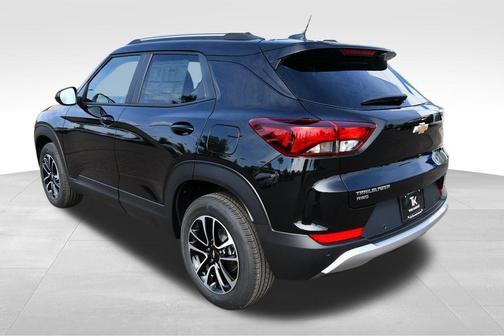 Mosaic Black Metallic 2026 Chevrolet Trailblazer LT