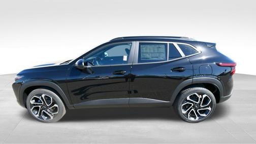 Mosaic Black Metallic 2026 Chevrolet Trax FWD 2RS