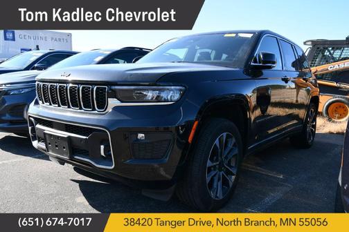Diamond Black Crystal Pearlcoat 2023 Jeep Grand Cherokee Overland