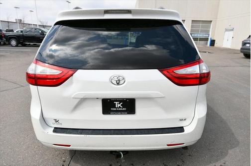 2016 Toyota Sienna XLE