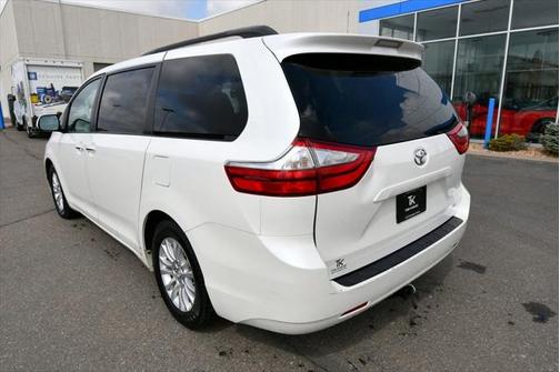2016 Toyota Sienna XLE