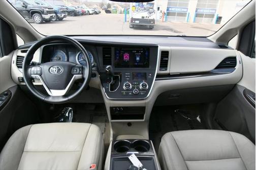 2016 Toyota Sienna XLE
