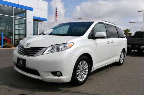 2016 Toyota Sienna XLE