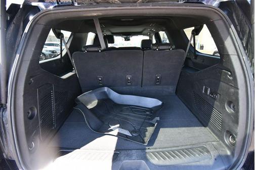 Midnight Blue Metallic 2023 Chevrolet Suburban LT