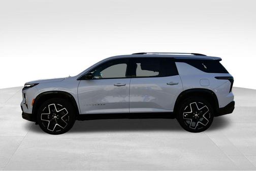 Polar White Tricoat 2026 Chevrolet Traverse High Country