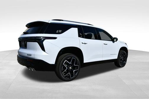 Polar White Tricoat 2026 Chevrolet Traverse High Country