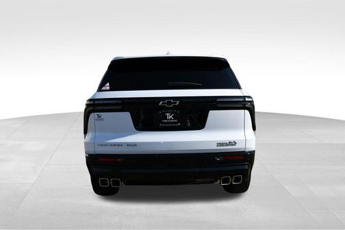 Polar White Tricoat 2026 Chevrolet Traverse High Country