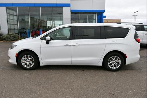 2022 Chrysler Voyager LX