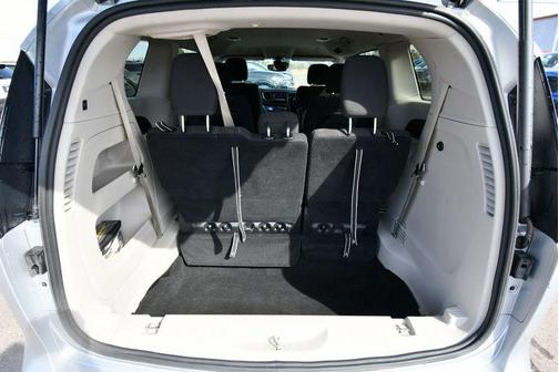 Silver Mist Clearcoat 2024 Chrysler Voyager LX