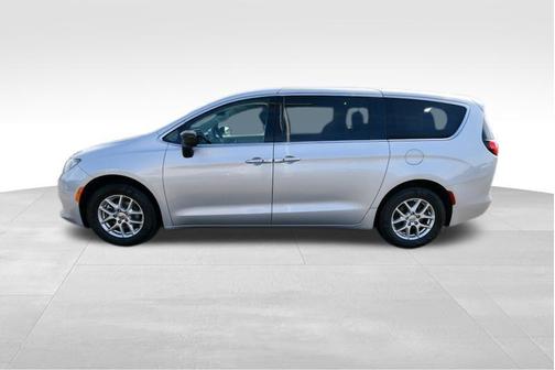 Silver Mist Clearcoat 2024 Chrysler Voyager LX