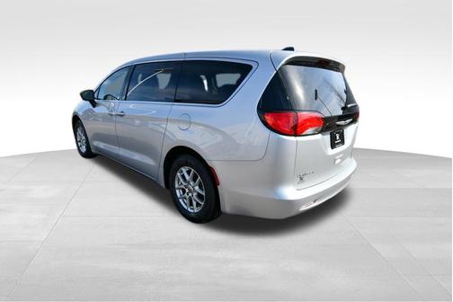 Silver Mist Clearcoat 2024 Chrysler Voyager LX