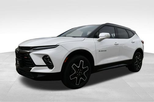 Iridescent Pearl Tricoat 2024 Chevrolet Blazer RS