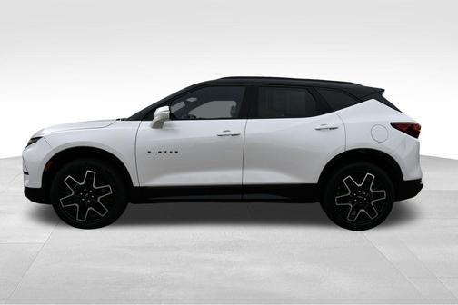 Iridescent Pearl Tricoat 2024 Chevrolet Blazer RS