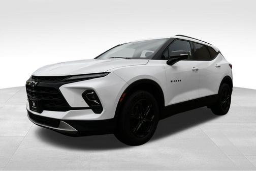 Iridescent Pearl Tricoat 2024 Chevrolet Blazer RS