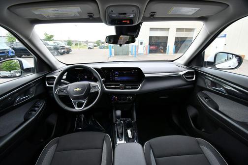 Summit White 2024 Chevrolet Trailblazer LT