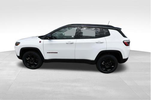 Bright White Clearcoat 2023 Jeep Compass Trailhawk