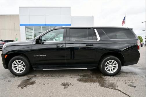 2023 Chevrolet Suburban LT