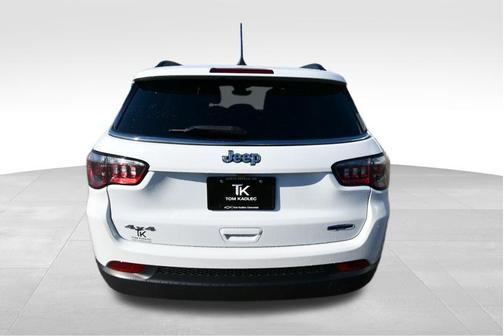 Bright White Clearcoat 2024 Jeep Compass Latitude