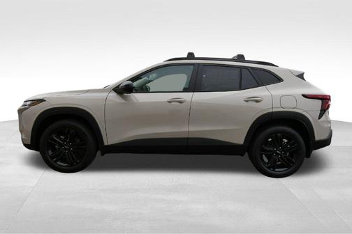 Summit White 2026 Chevrolet Trax FWD ACTIV