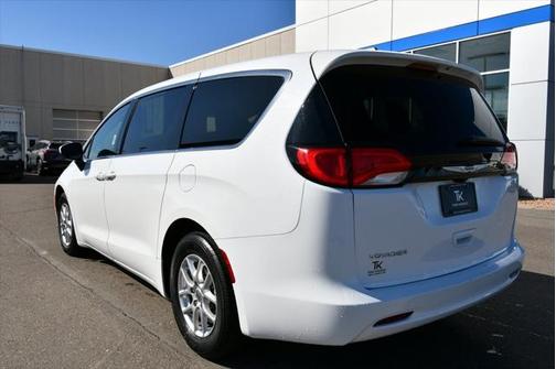 2022 Chrysler Voyager LX