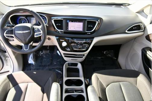 2022 Chrysler Voyager LX