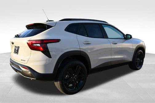 Summit White 2026 Chevrolet Trax FWD ACTIV