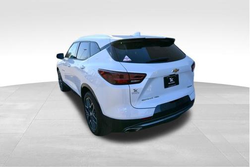 Iridescent Pearl Tricoat 2025 Chevrolet Blazer Premier