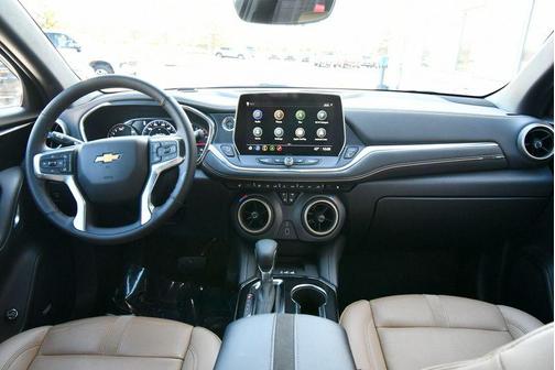 Iridescent Pearl Tricoat 2025 Chevrolet Blazer Premier