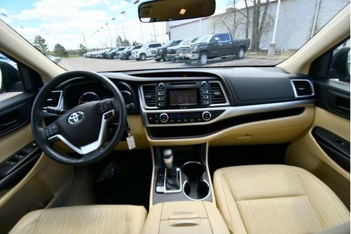 Jade Metallic 2015 Toyota Highlander LE Plus
