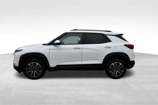 Summit White 2025 Chevrolet Trailblazer LT