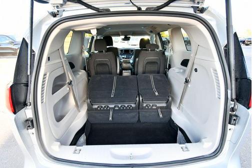 Silver Mist Clearcoat 2024 Chrysler Voyager LX