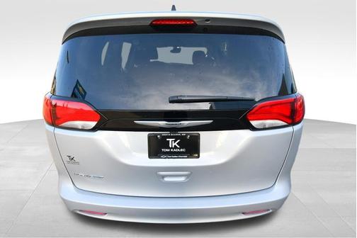 Silver Mist Clearcoat 2024 Chrysler Voyager LX