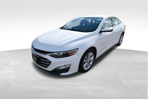 Summit White 2023 Chevrolet Malibu FWD 1LT