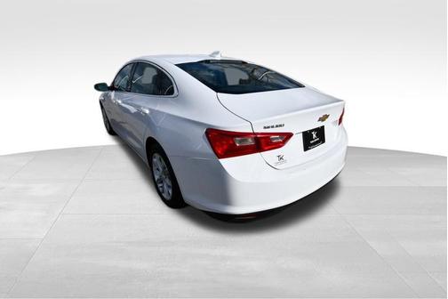 Summit White 2023 Chevrolet Malibu FWD 1LT