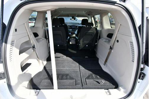 Bright White Clearcoat 2024 Chrysler Voyager LX