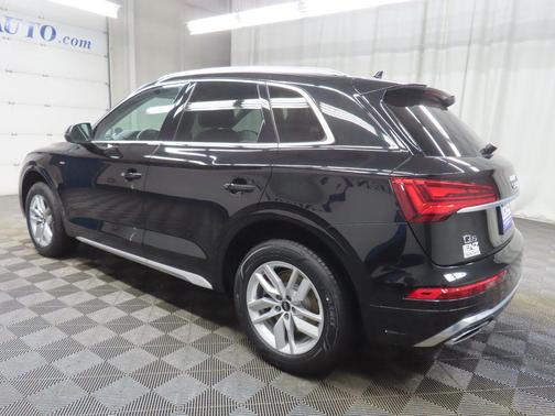 Mythos Black Metallic 2023 Audi Q5 45 S line Premium