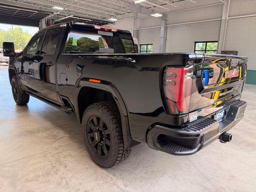 Onyx Black 2025 GMC Sierra 2500 AT4