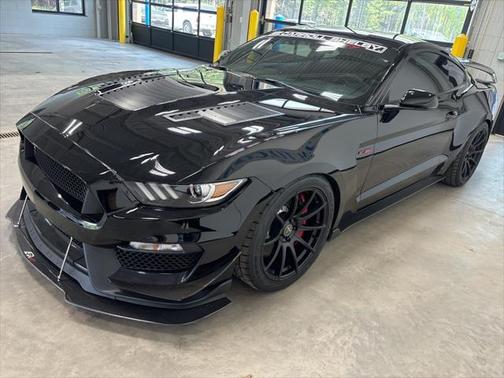 2017 Ford Shelby GT350 Base