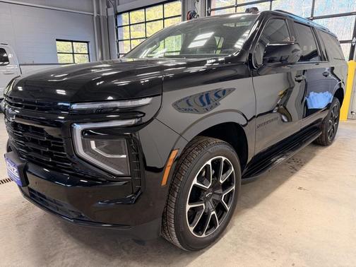 2025 Chevrolet Suburban RST