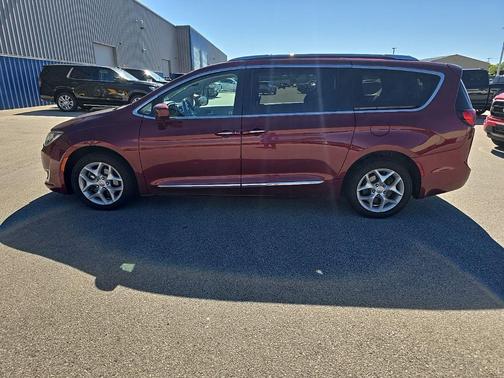 Velvet Red Pearlcoat 2017 Chrysler Pacifica Touring-L